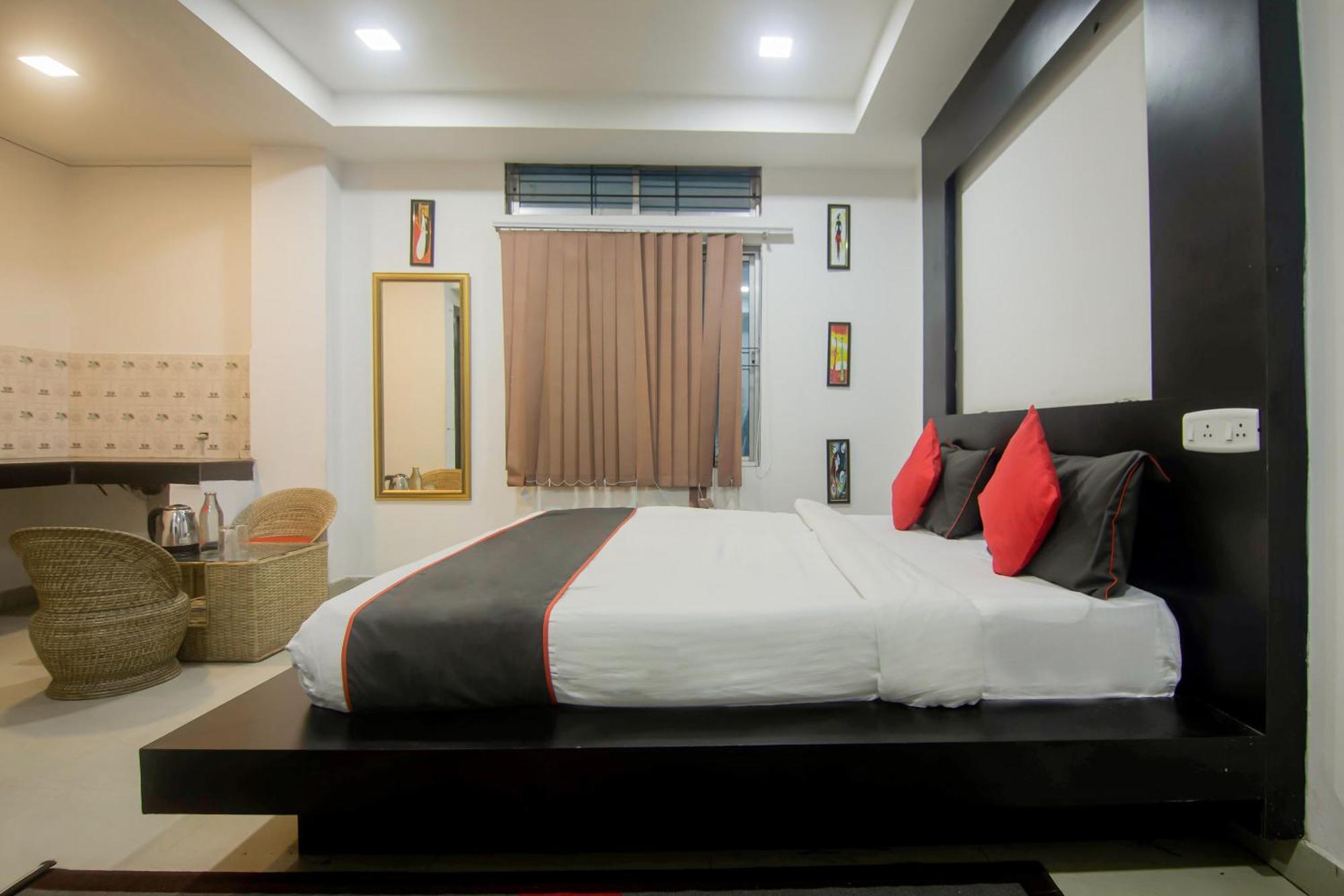 Collection O The Blu Bell Nizarapar Path Hotel Guwahati Exterior foto