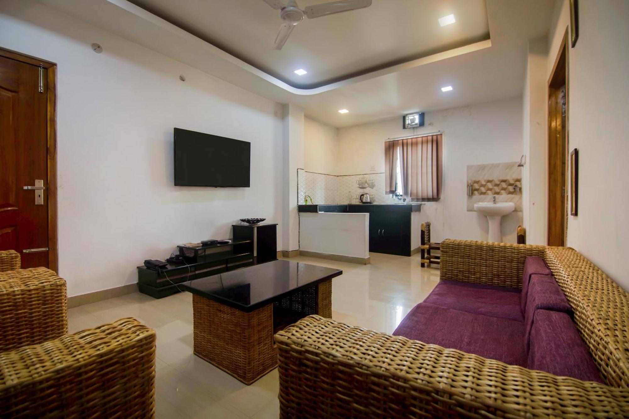 Collection O The Blu Bell Nizarapar Path Hotel Guwahati Exterior foto