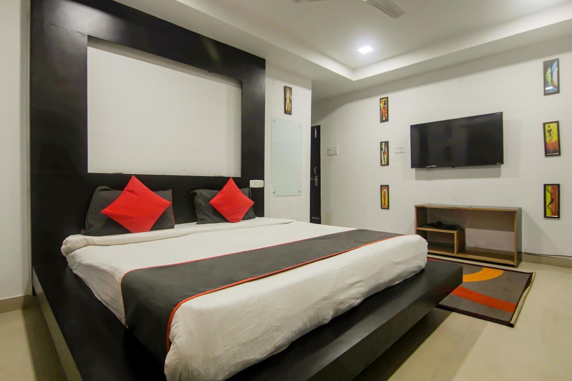 Collection O The Blu Bell Nizarapar Path Hotel Guwahati Exterior foto