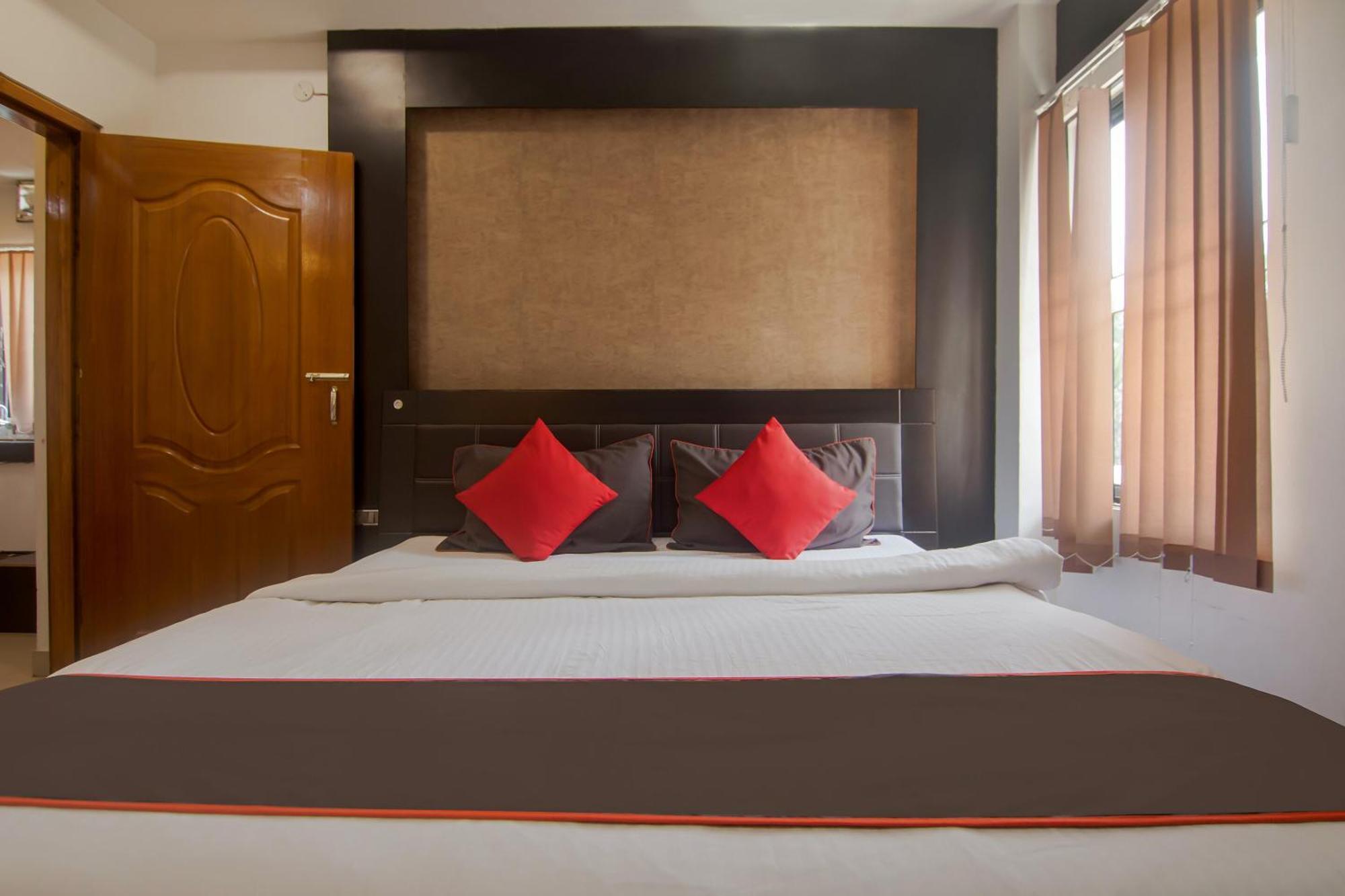 Collection O The Blu Bell Nizarapar Path Hotel Guwahati Exterior foto