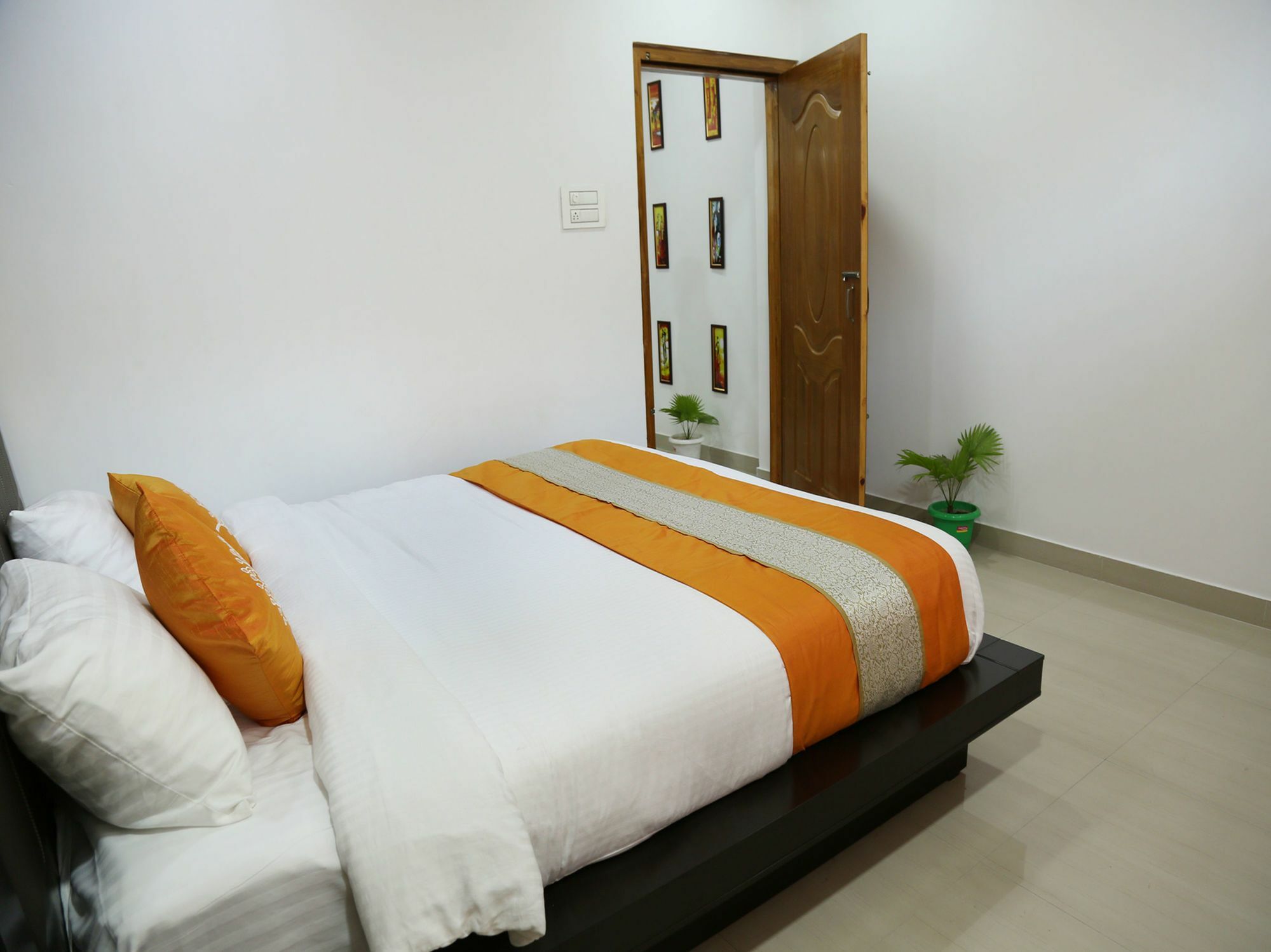 Collection O The Blu Bell Nizarapar Path Hotel Guwahati Exterior foto